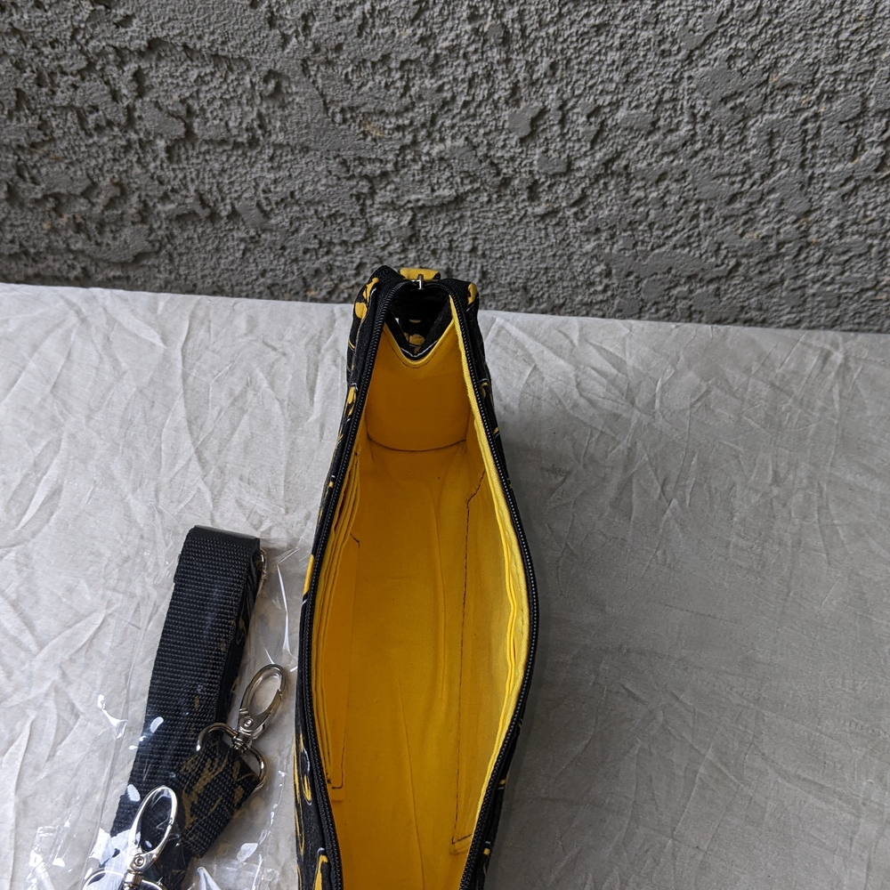 Batman Crossbody Bag - Picture 5 of 7